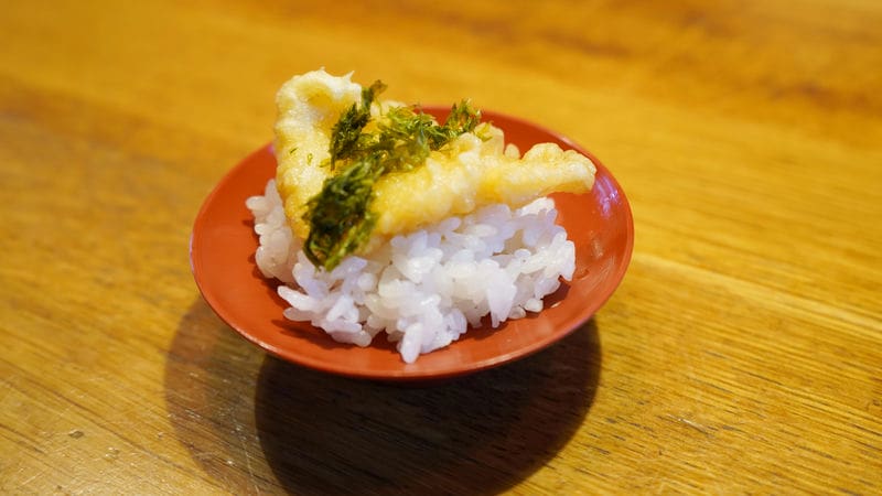 つきだしの小さいイカの天丼